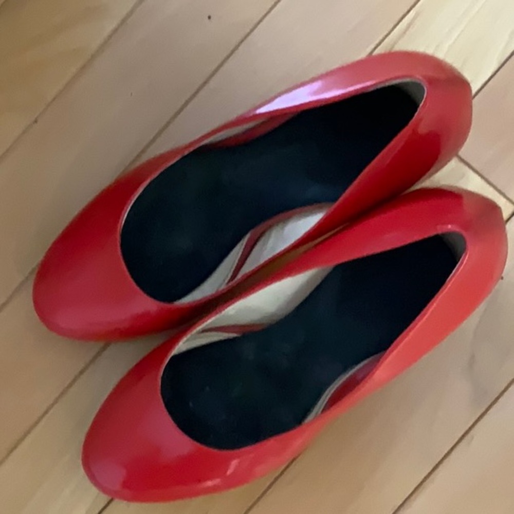 Poppy orange patent leather shoes